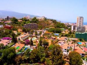 tenerife-puerto-cruz-colourful-buildings.jpg