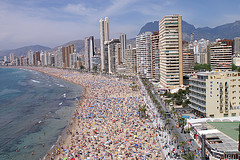 La playa de Benidorm ocupada