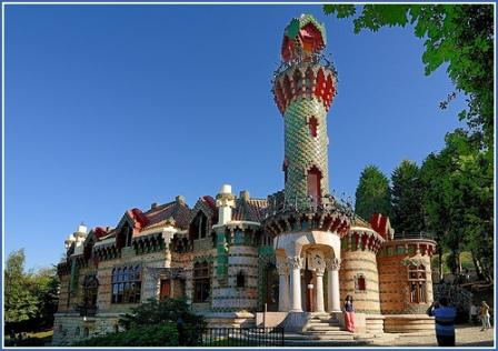 el capricho de gaudi comillas