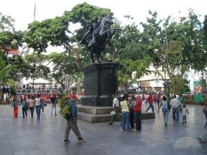 caracas-plaza-bolivar.jpg