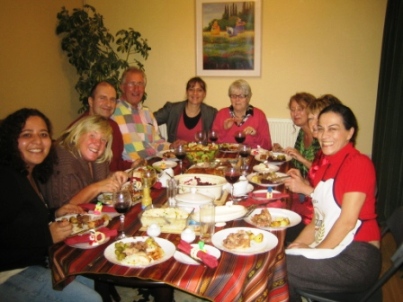 cena-de-navidad-estudiantes-con-professora