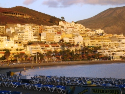 Tenerife-los-cristianos-playa-de-las-vistas.jpg