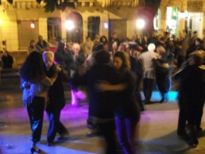 buenos-aires-tango-in-street.JPG